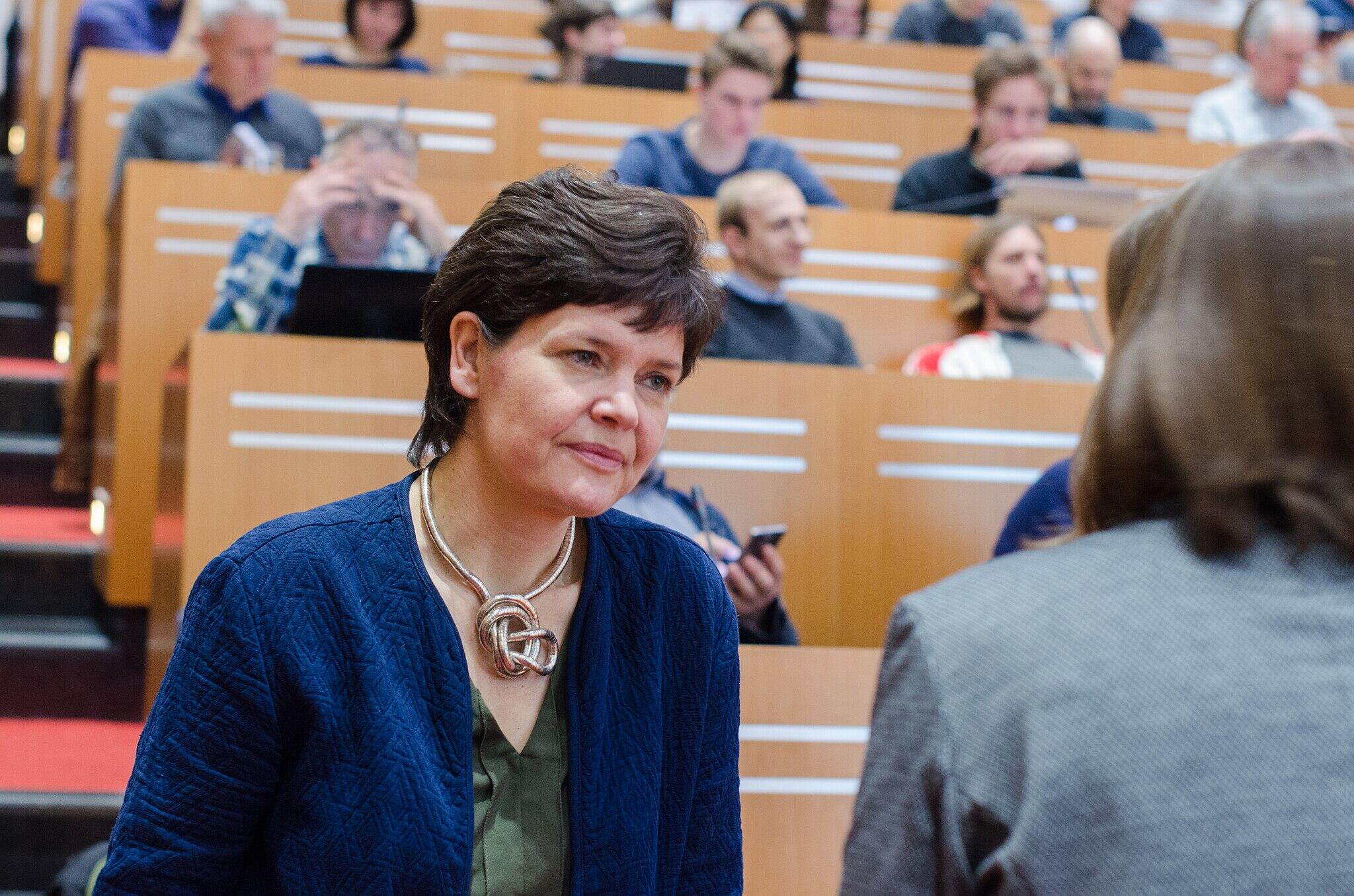Kate Raworth bei einem Mittagessen mit Ian Gough.