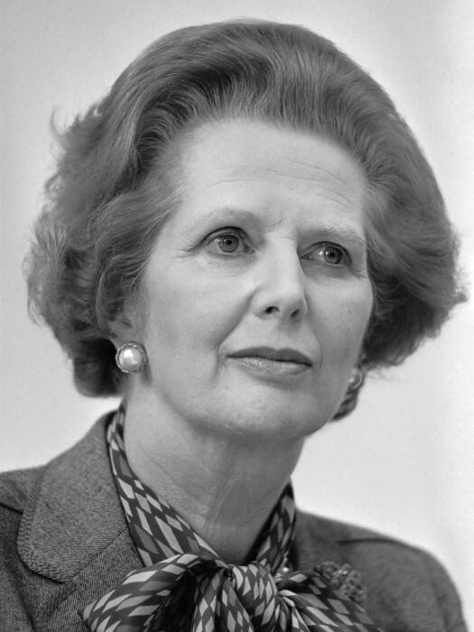 Ein Portrait von Margaret Thatcher.