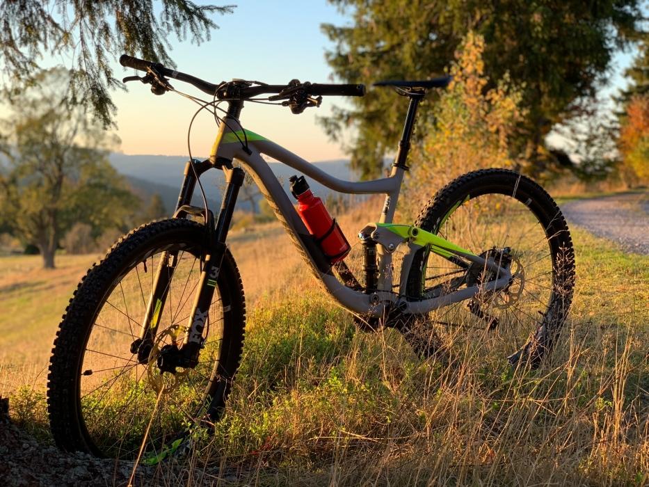 fitnessbike klappbar ISE Heimtrainer Fahrrad I Hometrainer Fahrrad Klappbar Extra Leise mit Bequemem Sitzkissen I Ergometer heimtrainer, Fitnessbikes, Indoor Bike, Trimmrad Heimtraine Sport & Freizeit Mehl Farbe:Naturholz Bicycle Cube Nature One